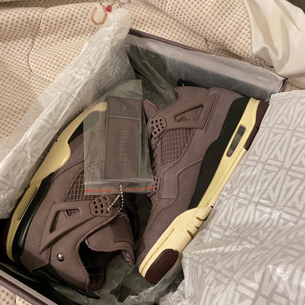 Original New never used Jordan retro 4